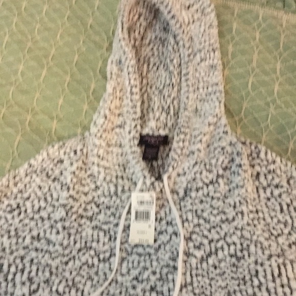 Cozy sweater with hood and strings long sleeve - Picture 3 of 3